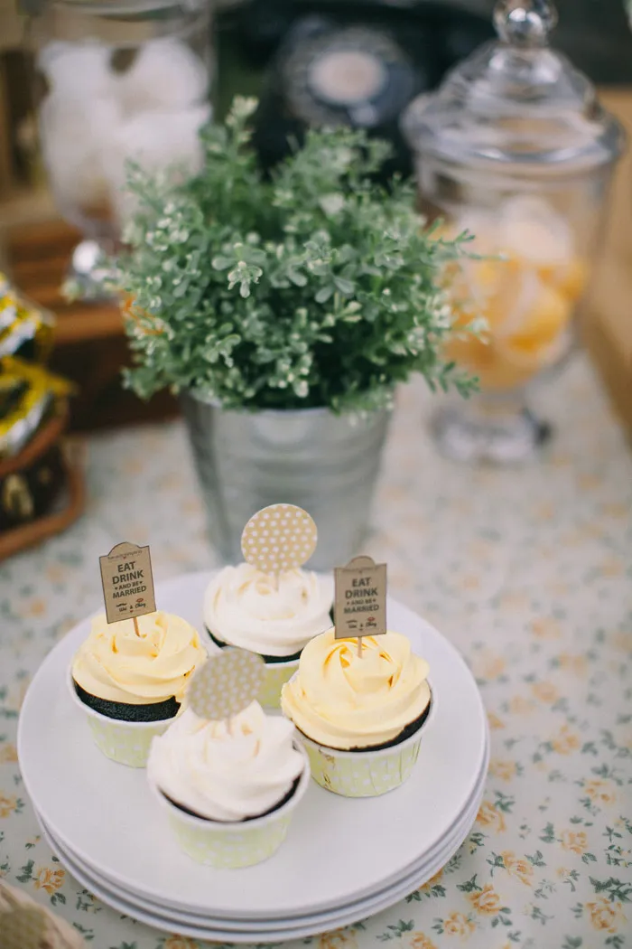Yellow themed wedding. Photo by Memoir Click Studio. Event Styling by Yean. theweddingnotebook.com