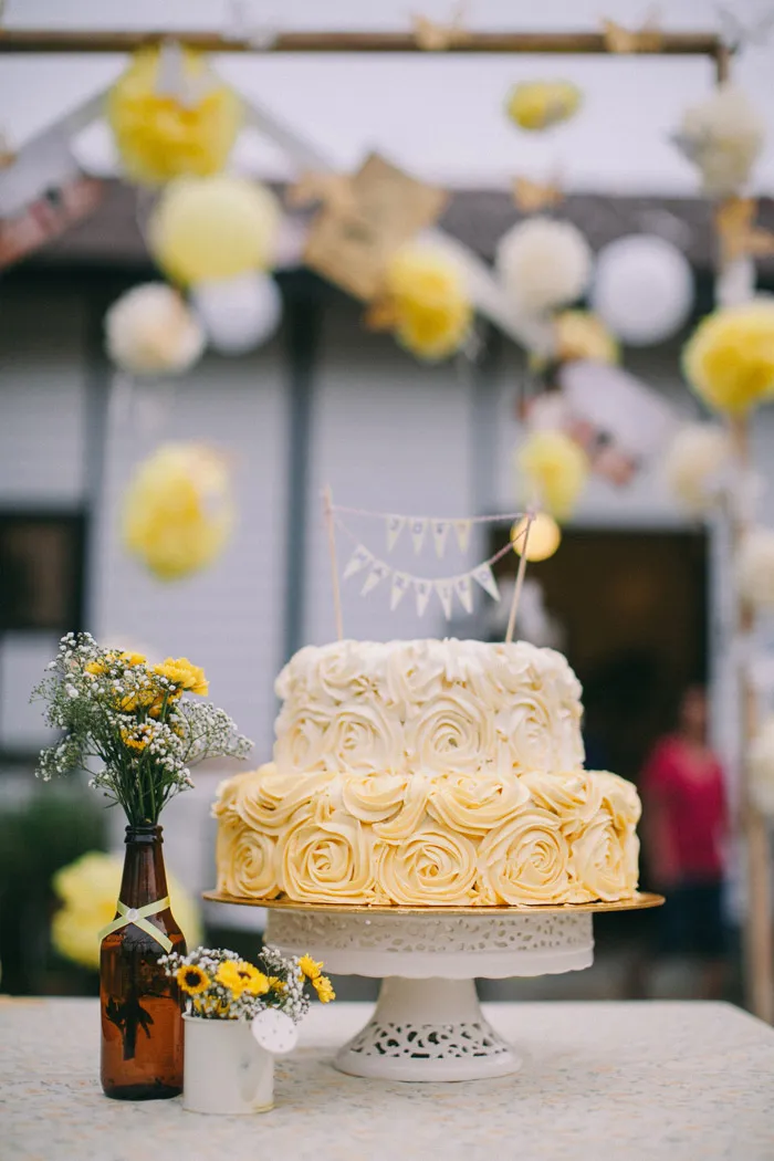Yellow wedding cake. Photo by Memoir Click Studio. Event Styling by Yean. theweddingnotebook.com