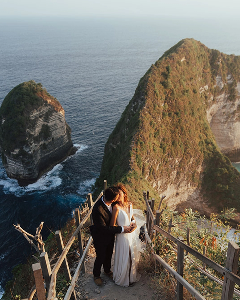 Adventurous, Nature-Filled Seaside Bridal Portraits at Nusa Penida