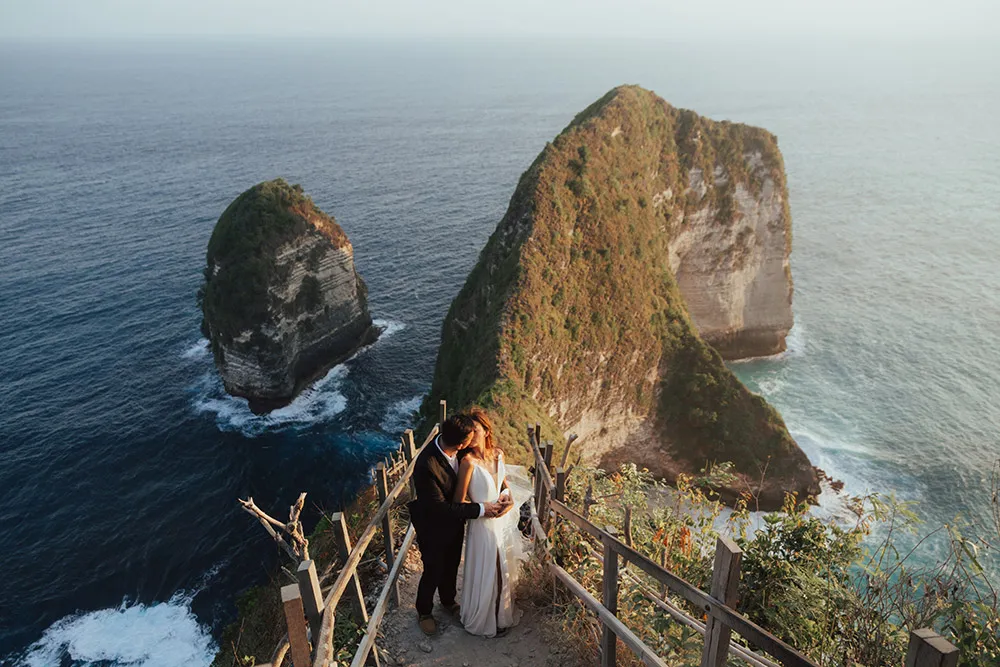 Photo by Fire Wood & Earth. theweddingnotebook.com