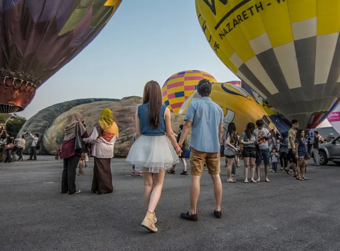 Photo by Shanghwan Photography. theweddingnotebook.com