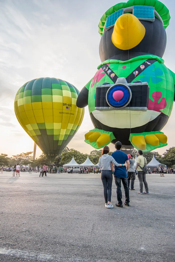 Photo by Shanghwan Photography. theweddingnotebook.com