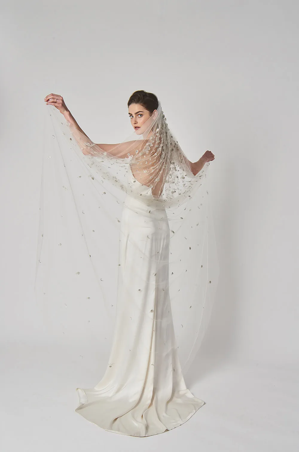 Luna – Alexandra Grecco 2019 Bridal Collection. theweddingnotebook.com