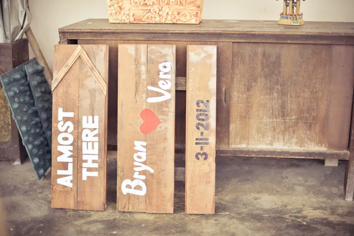 DIY sign. Andrew Yep Photographie. theweddingnotebook.com