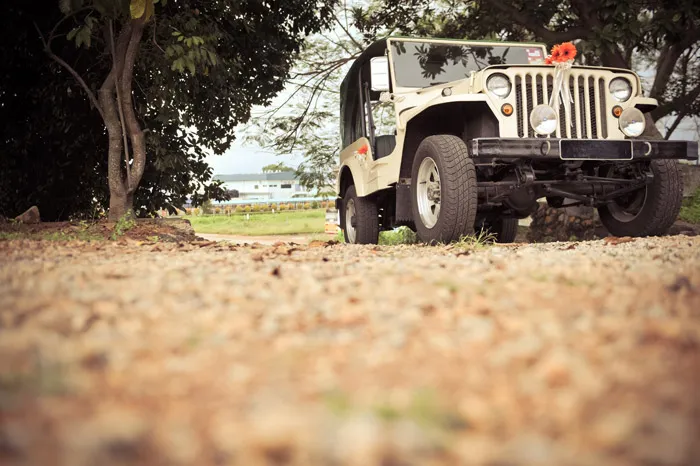 Bridal car. Andrew Yep Photographie. theweddingnotebook.com