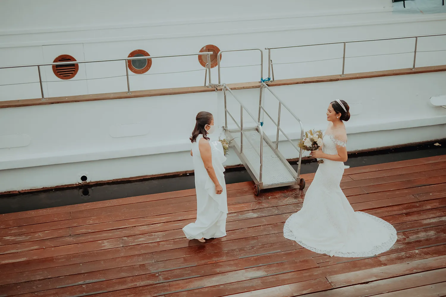 Photography by ProudRad. Yacht Wedding. theweddingnotebook.com