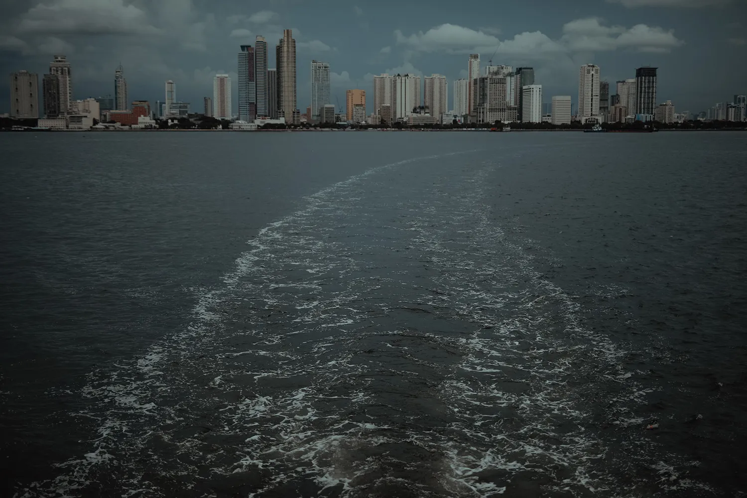 Photography by ProudRad. Yacht Wedding. theweddingnotebook.com