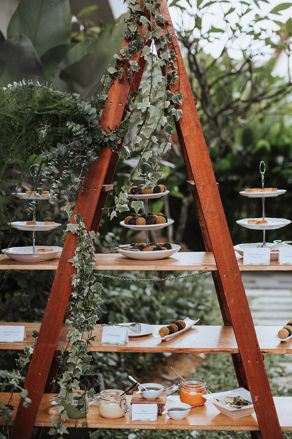 Munkeat Photography. theweddingnotebook.com