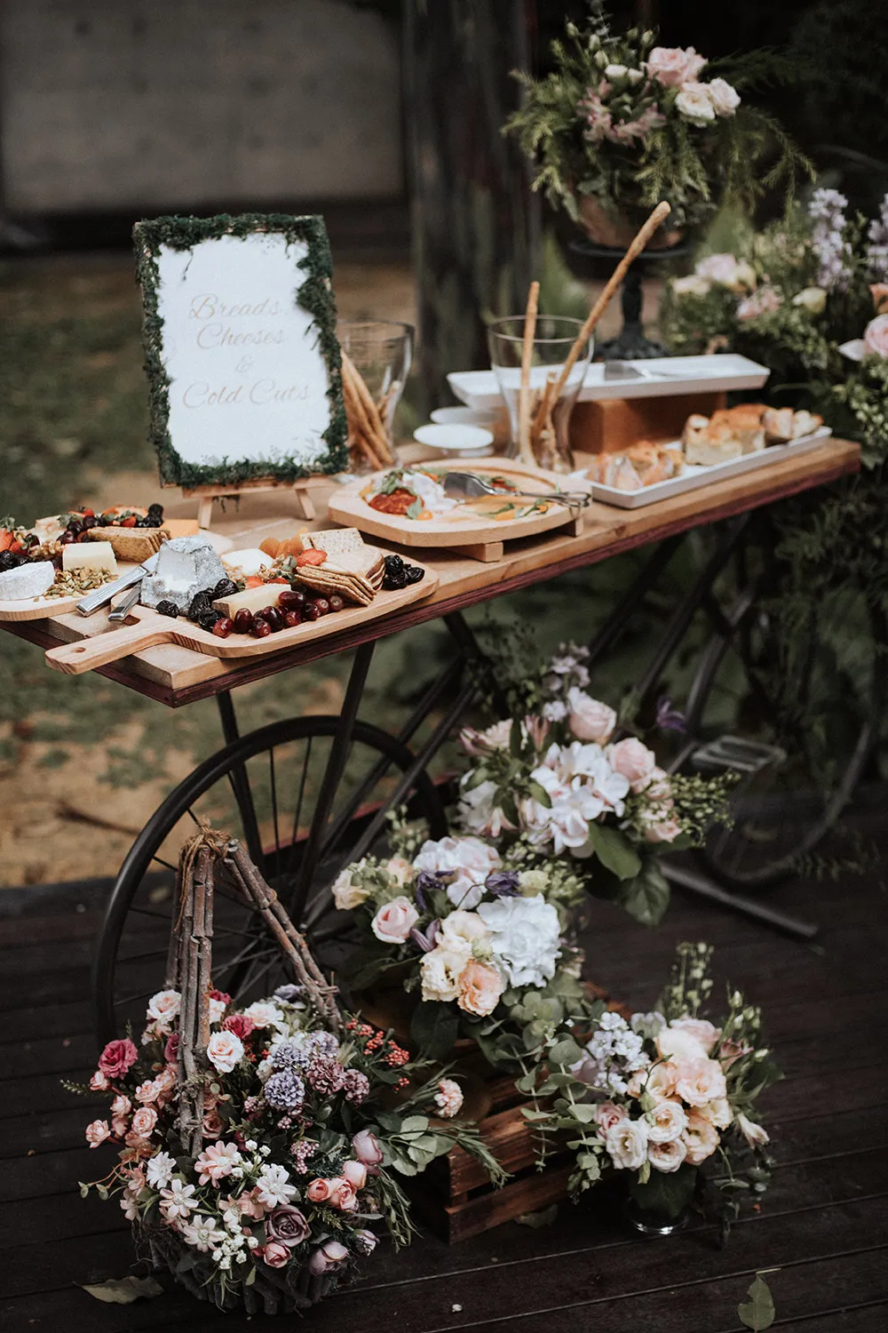 Munkeat Photography. theweddingnotebook.com