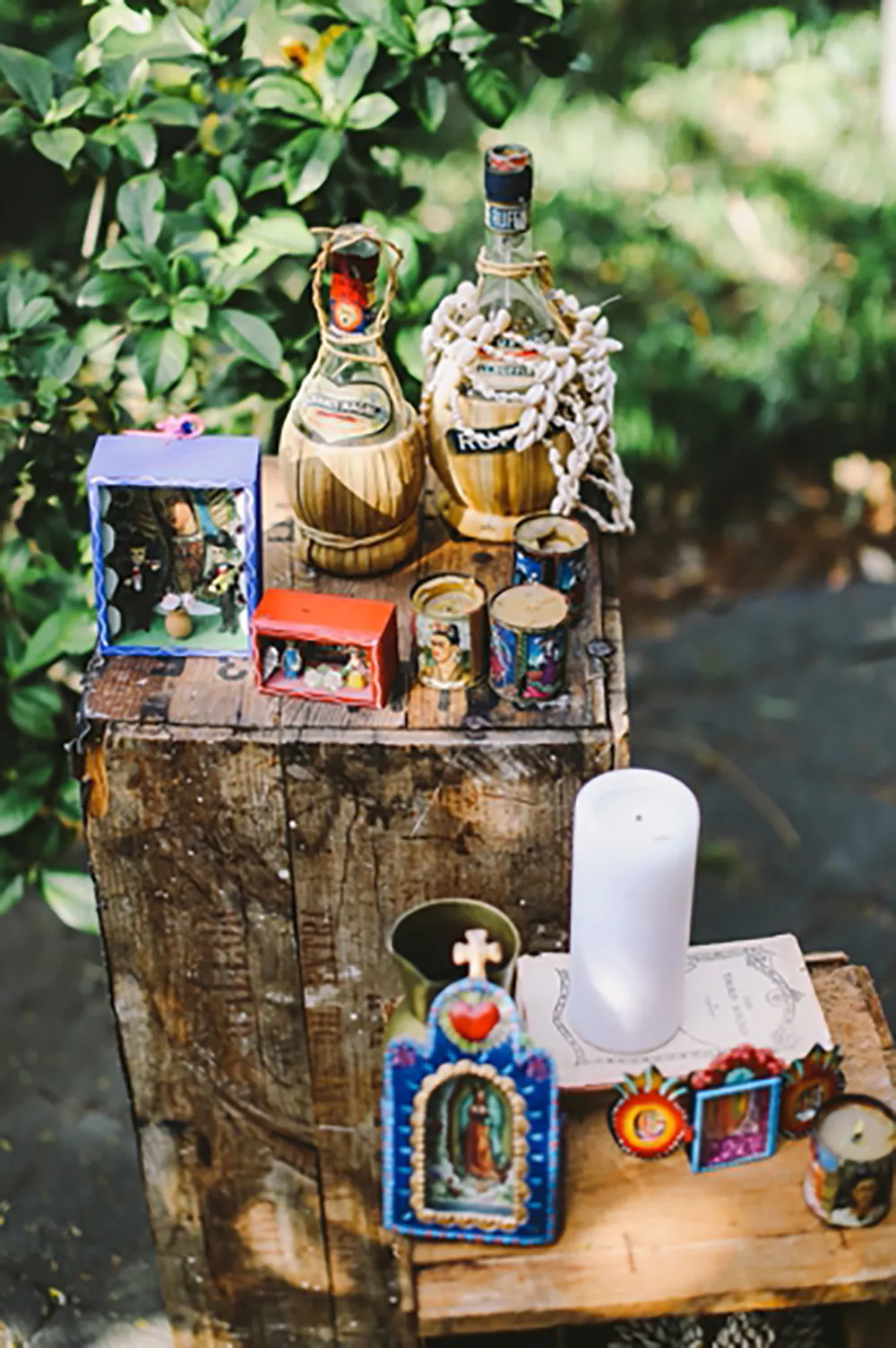 Photo by Lara Hotz Photography. theweddingnotebook.com