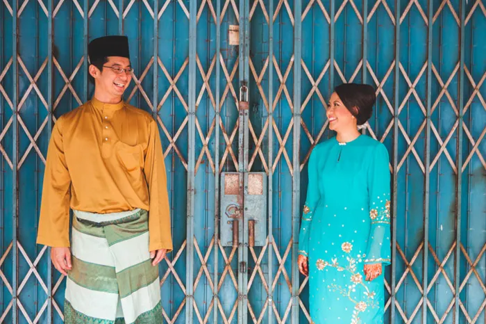 Bridal portraits at Haji Lane. Photo by JFaith Weddings. theweddingnotebook.com