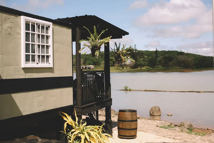 Photo by Erwin Leyros Photography. theweddingnotebook.com