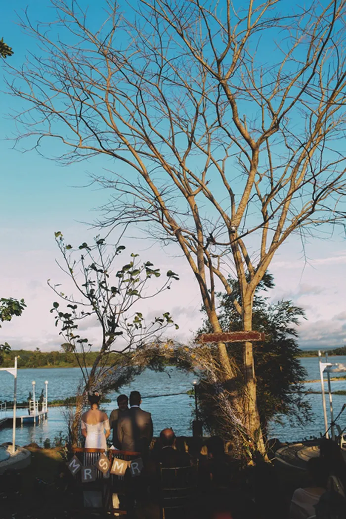 Photo by Erwin Leyros Photography. theweddingnotebook.com