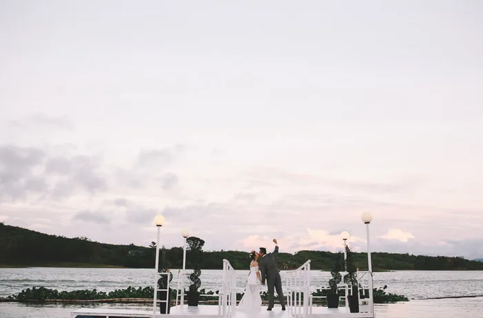 Photo by Erwin Leyros Photography. theweddingnotebook.com