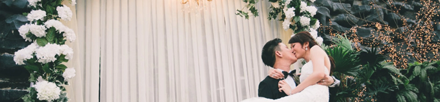 An Outdoor Wedding Reception At Zebra Square