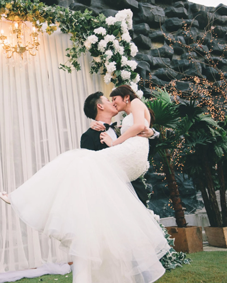 An Outdoor Wedding Reception At Zebra Square