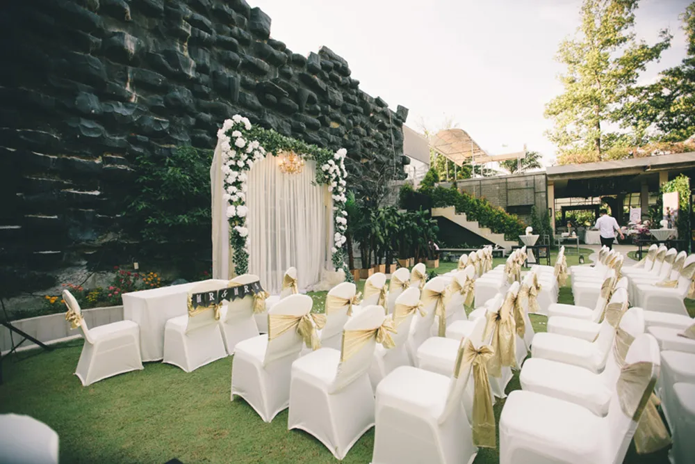 Photo by Iyao Photography. theweddingnotebook.com