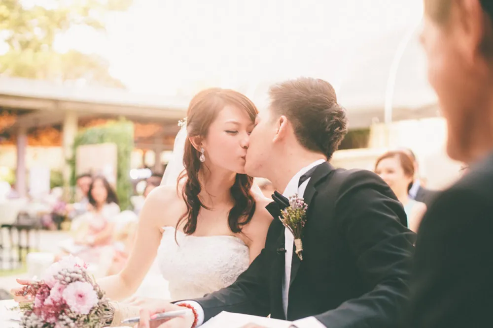 Photo by Iyao Photography. theweddingnotebook.com