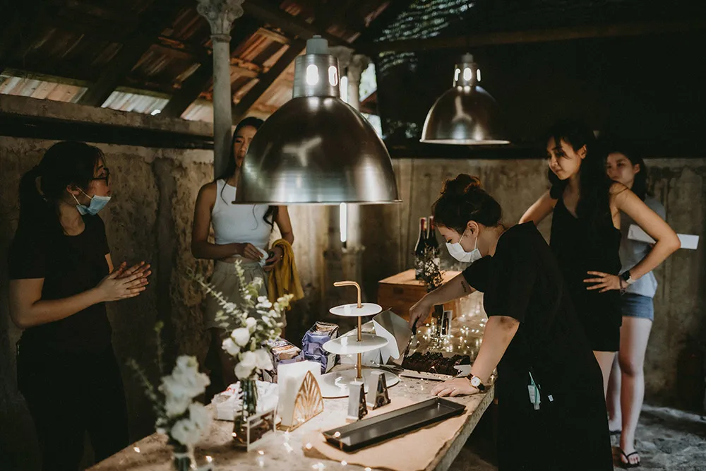 Photo by Trees On The Moon. theweddingnotebook.com