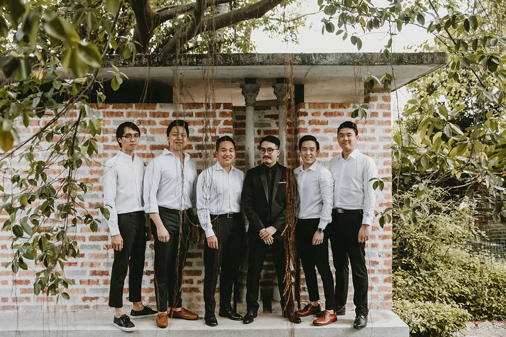 Photo by Trees On The Moon. theweddingnotebook.com