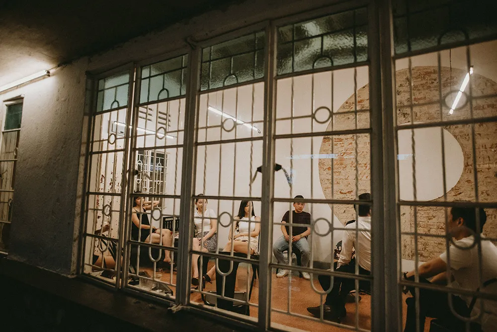 Photo by Trees On The Moon. theweddingnotebook.com