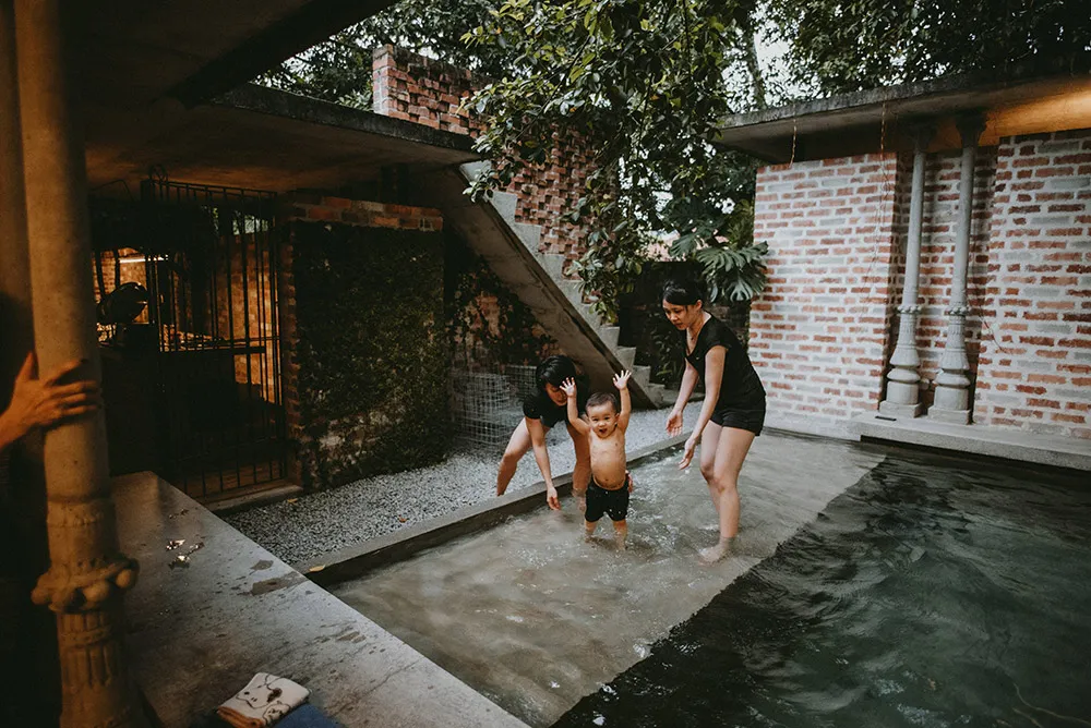 Photo by Trees On The Moon. theweddingnotebook.com