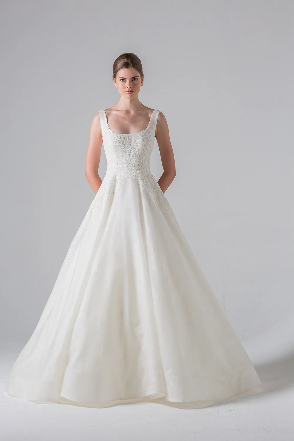 Monceau - Anne Barge Couture Spring 2016 Collection. theweddingnotebook.com