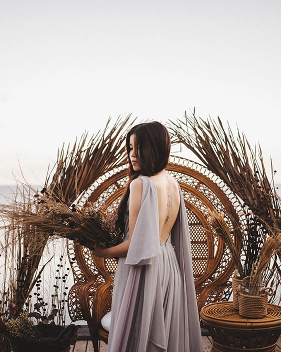Beach Styled Shoot With Elegant Dried Flowers