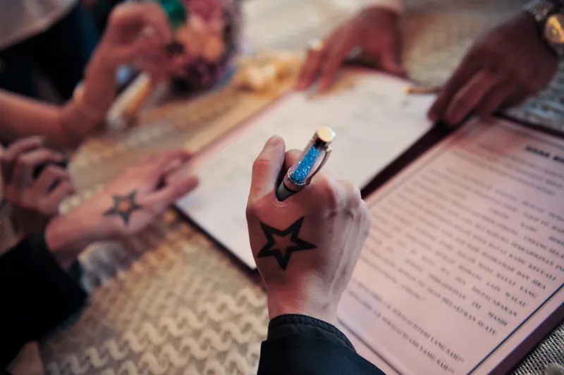 © Julian Oh of Redd Bullets. theweddingnotebook.com title=