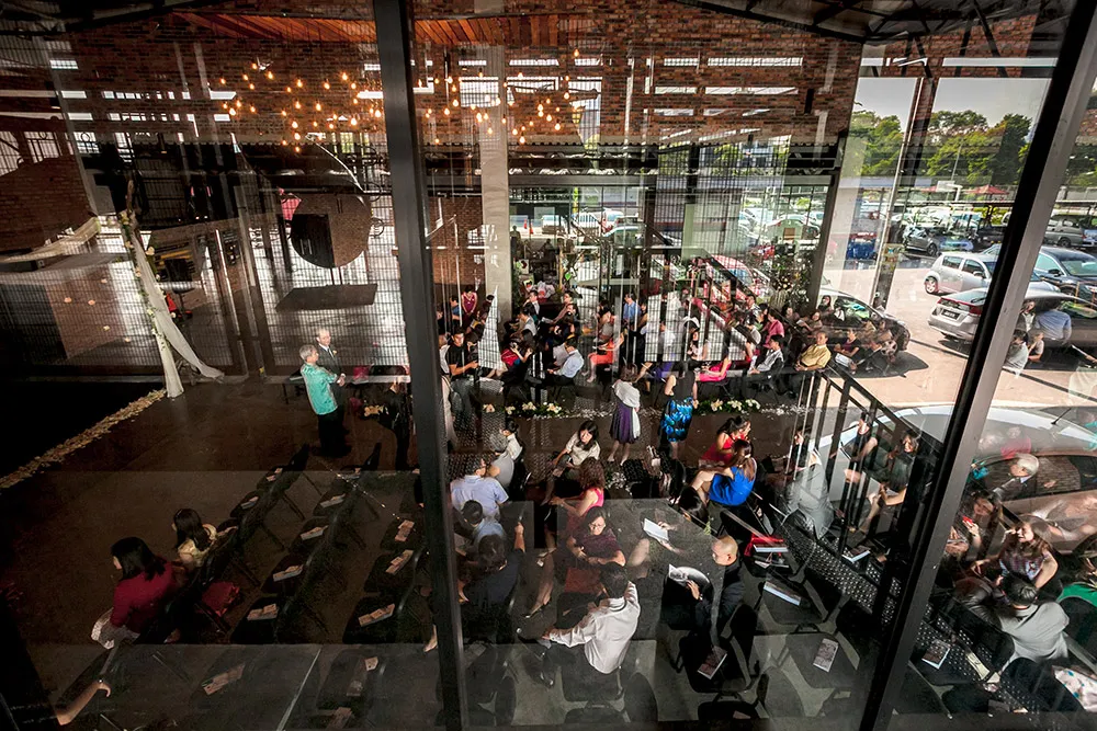 Photo by Alex Tan Photography. theweddingnotebook.com