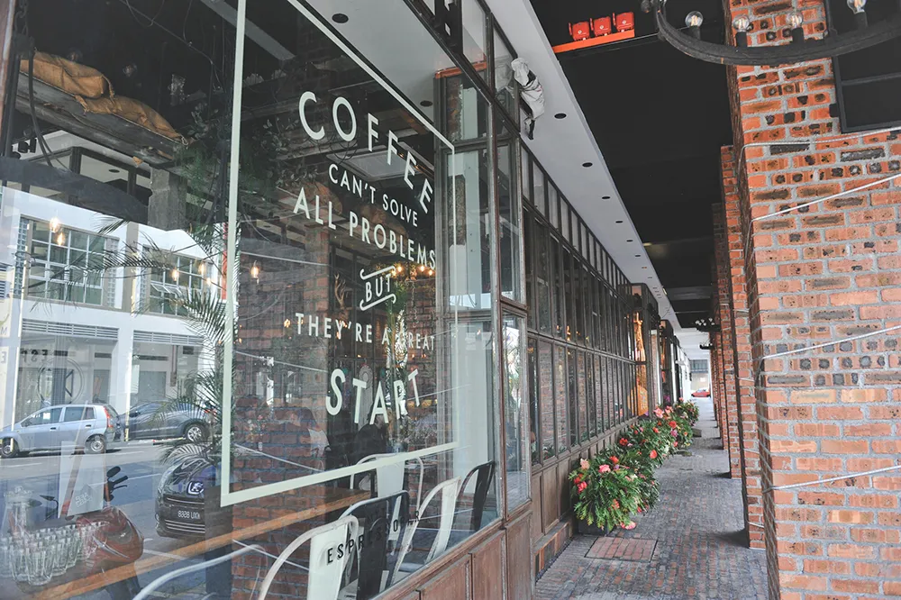 Photo by Andrew Yep Photographie. theweddingnotebook.com