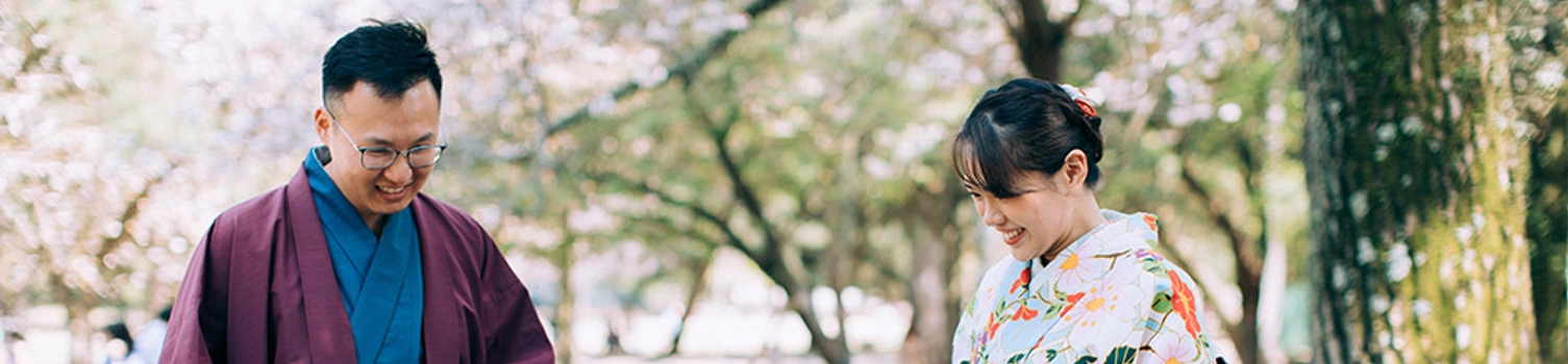 Bridal Portraits Amidst the Cherry Blossoms in Osaka, Japan