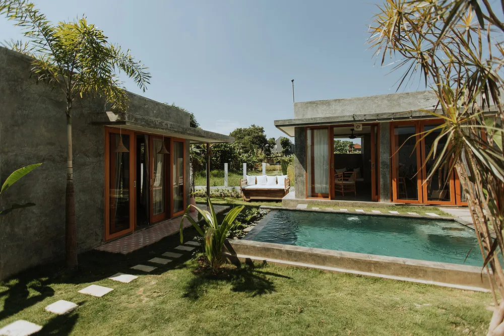 Photo by Louis Gan Photography. theweddingnotebook.com