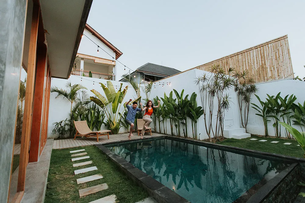 Photo by Louis Gan Photography. theweddingnotebook.com