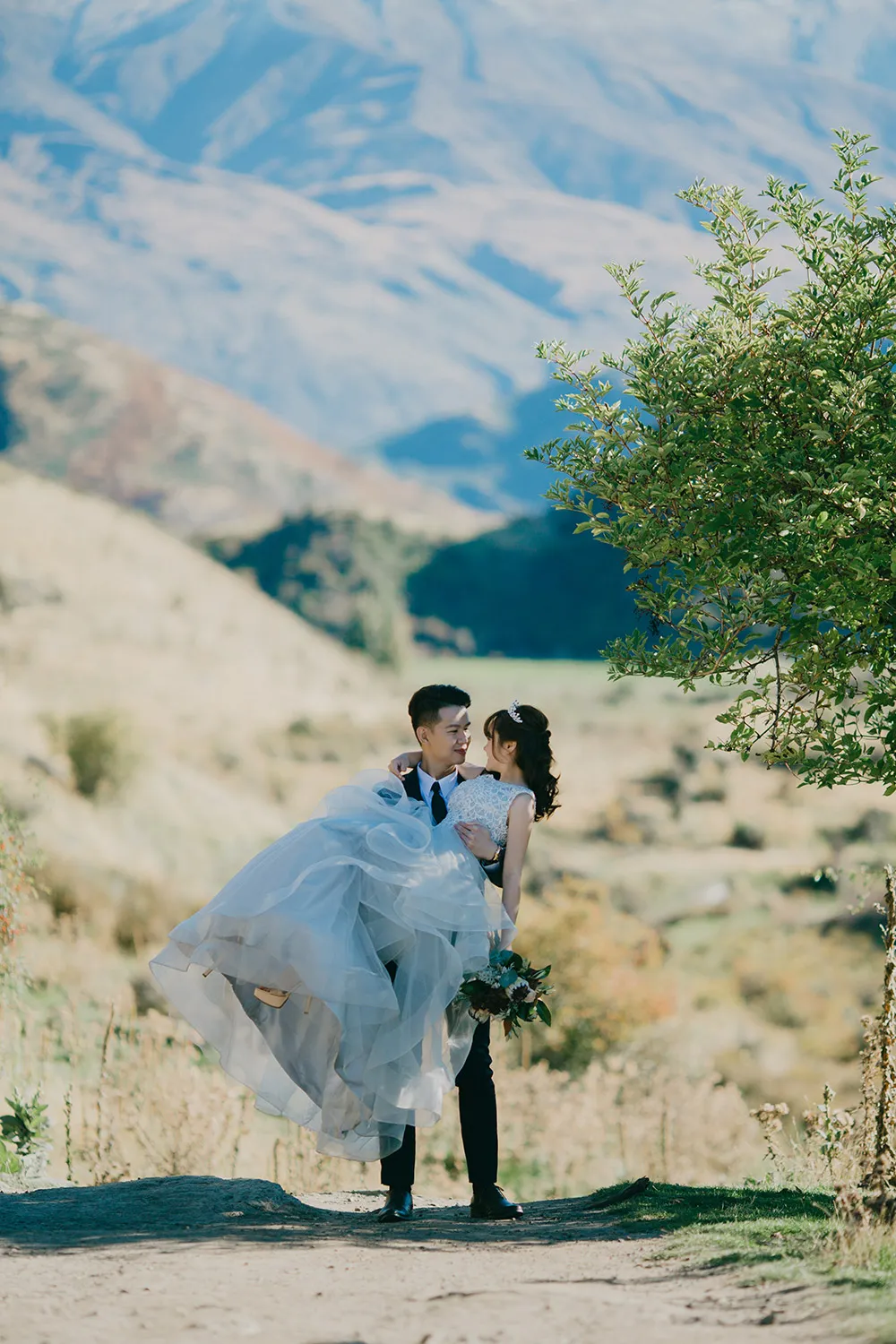 Photo by Nicholas Yuen Photography. theweddingnotebook.com