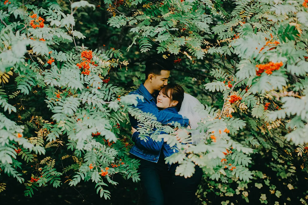 Photo by Nicholas Yuen Photography. theweddingnotebook.com