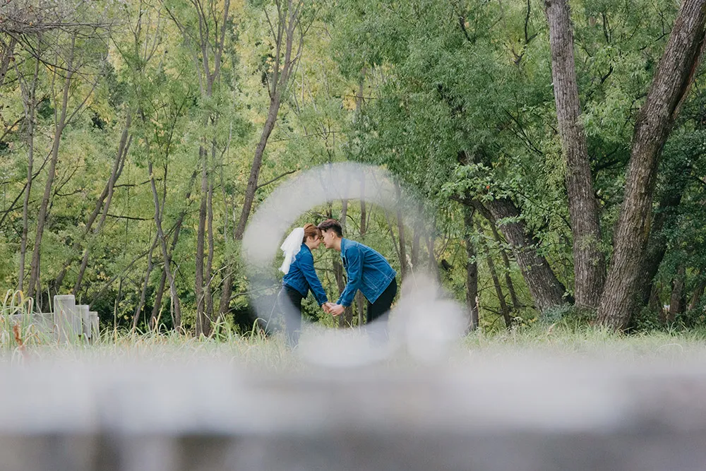 Photo by Nicholas Yuen Photography. theweddingnotebook.com