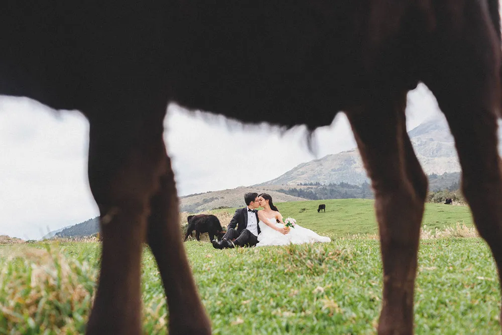 Photo by Alex Goh Photography. theweddingnotebook.com