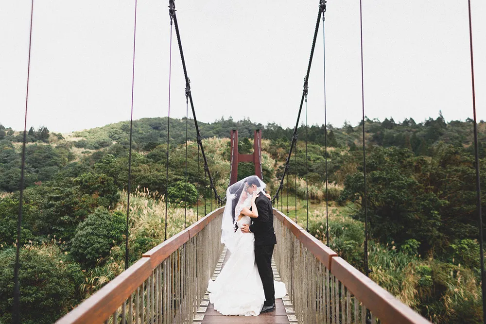 Photo by Alex Goh Photography. theweddingnotebook.com