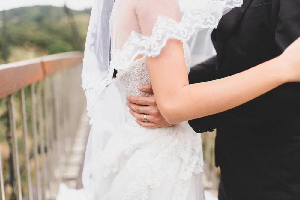 Photo by Alex Goh Photography. theweddingnotebook.com