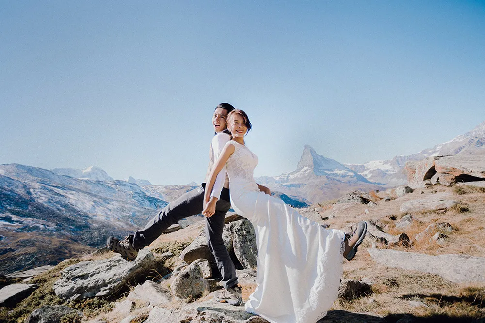 Destination wedding photo at Zermatt, Switzerland. Photo by Jackie Yong Photography. theweddingnotebook.com