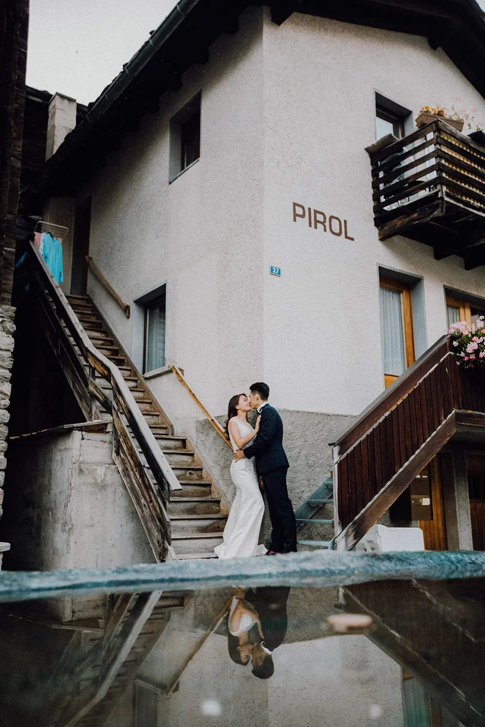 Photo by Jackie Yong Photography. theweddingnotebook.com