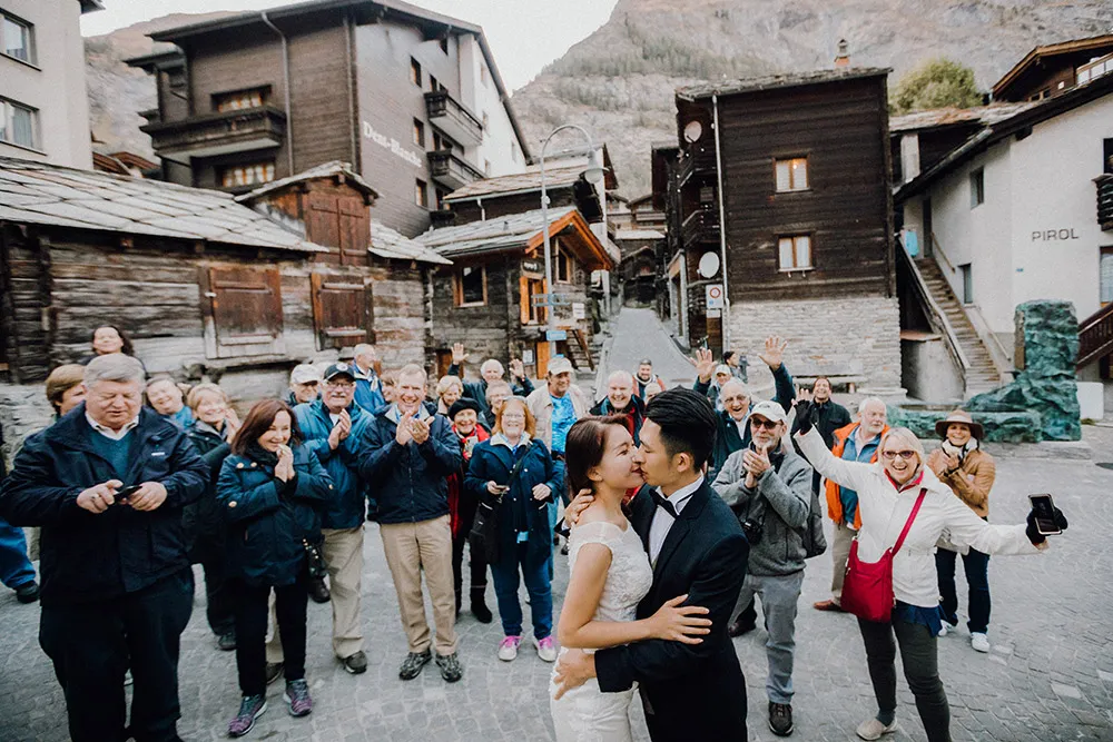 Photo by Jackie Yong Photography. theweddingnotebook.com