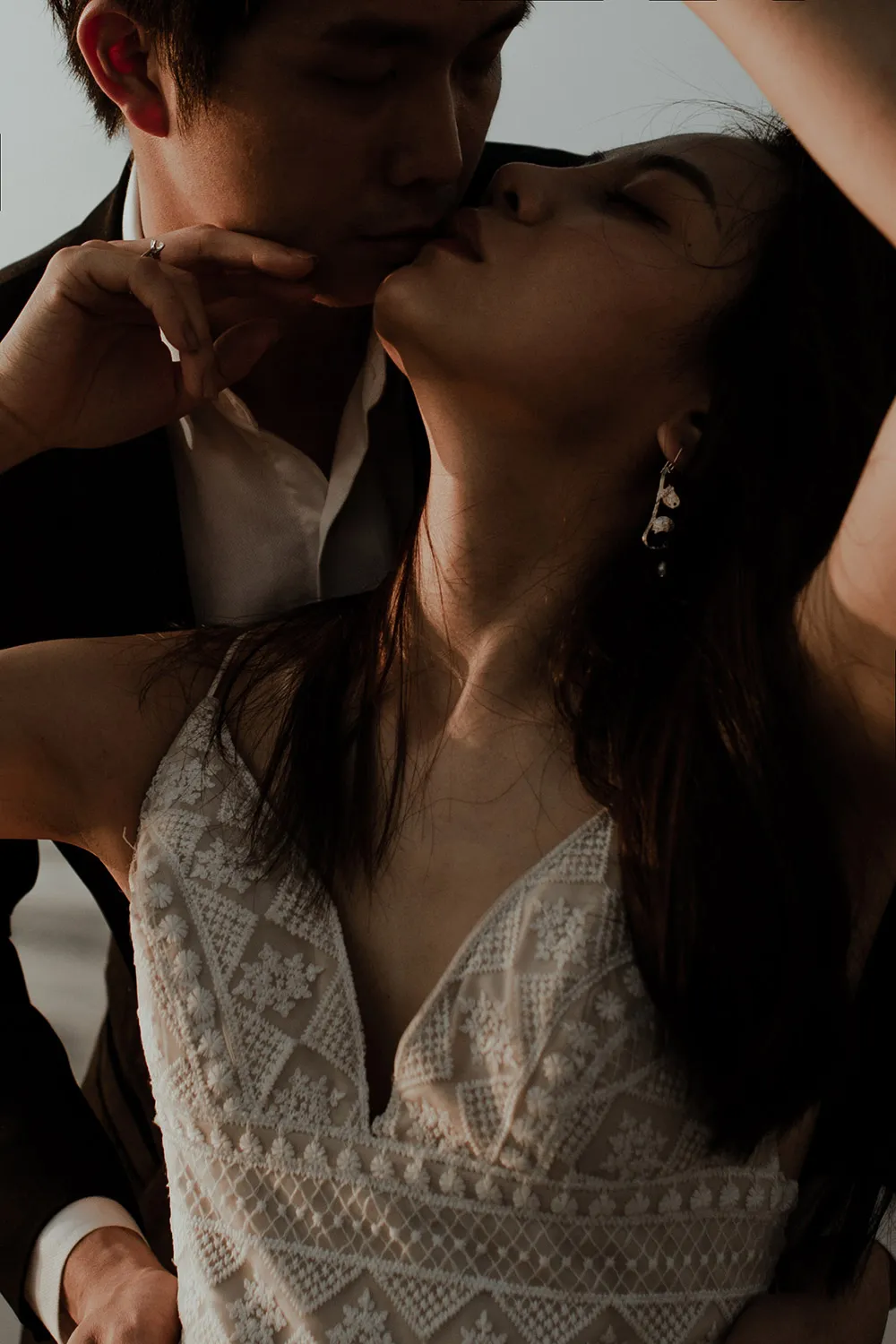 Photo by Sanren Studio. tp://theweddingnotebook.com