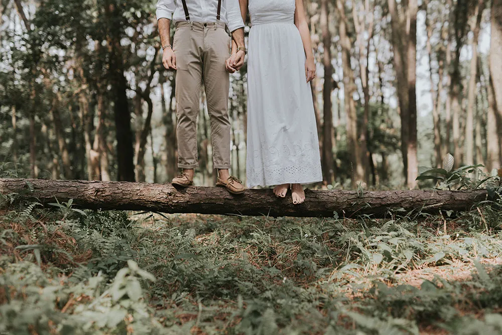 Photo by Munkeat Photography. theweddingnotebook.com