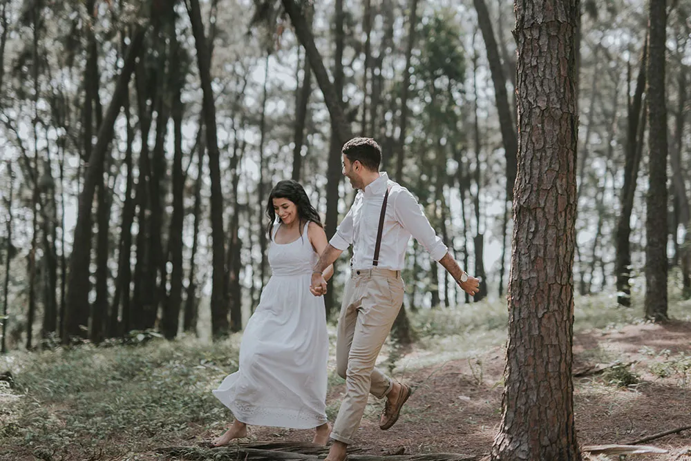 Photo by Munkeat Photography. theweddingnotebook.com