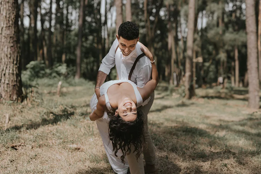 Photo by Munkeat Photography. theweddingnotebook.com