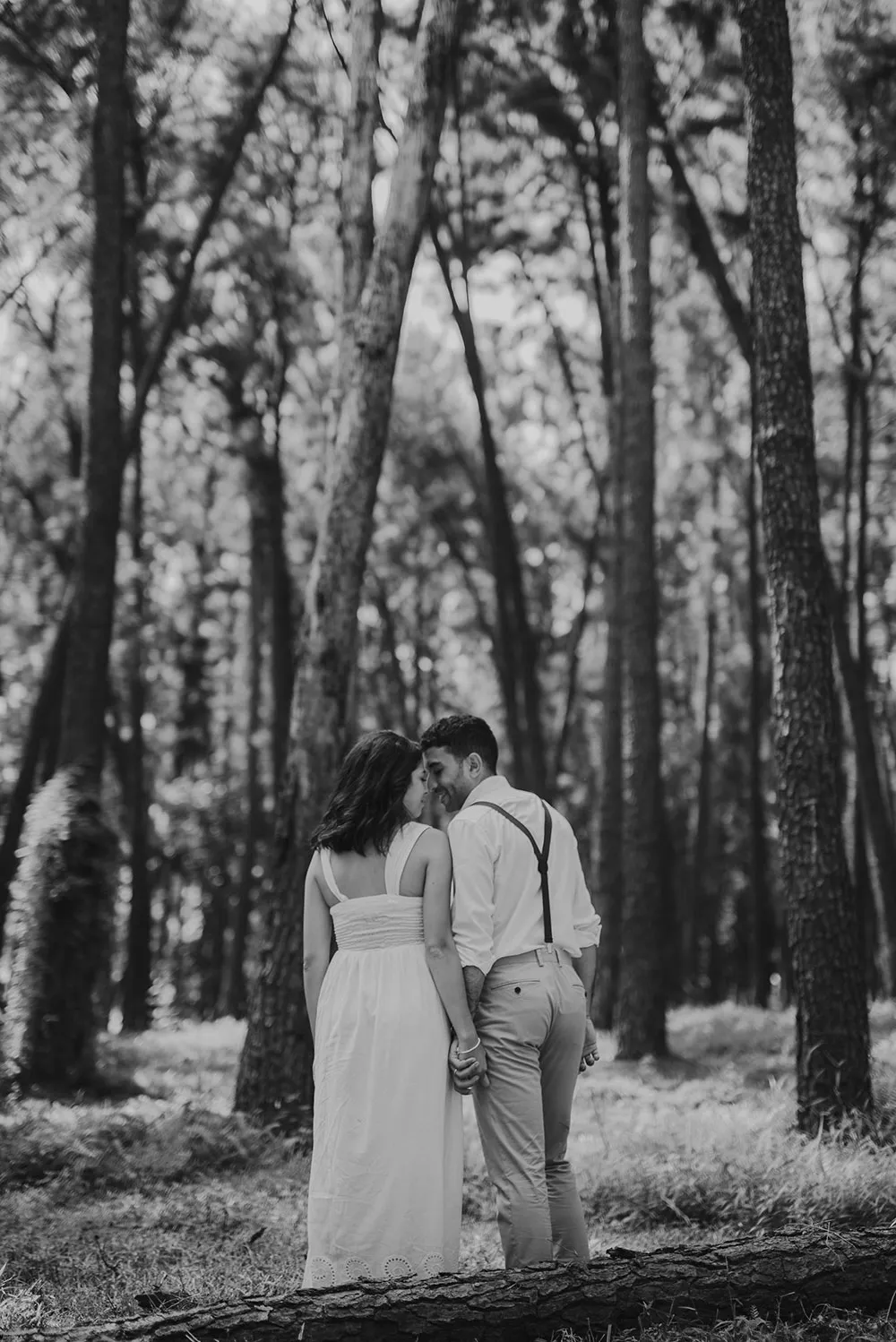 Photo by Munkeat Photography. theweddingnotebook.com