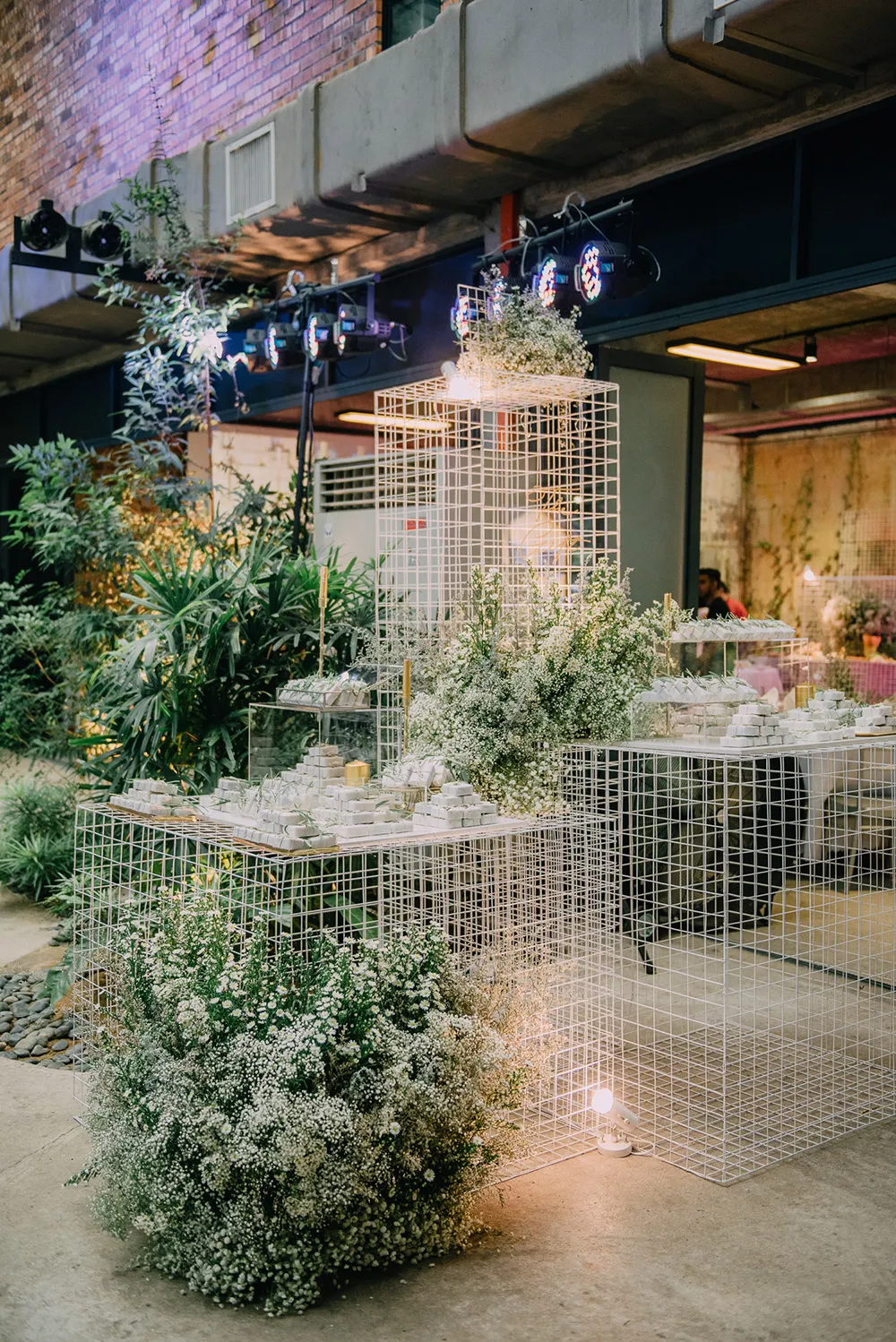 Photo by Daren Chong Photography. theweddingnotebook.com