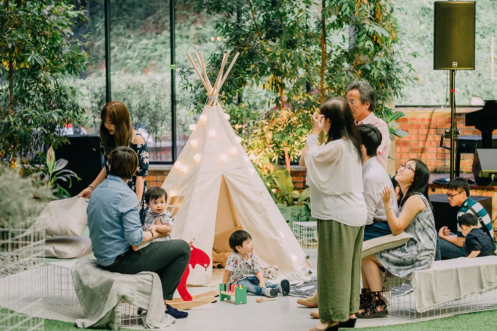 Photo by Daren Chong Photography. theweddingnotebook.com